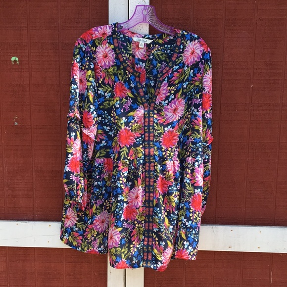 The Pioneer Woman Tops - 4/$20 floral blouse
